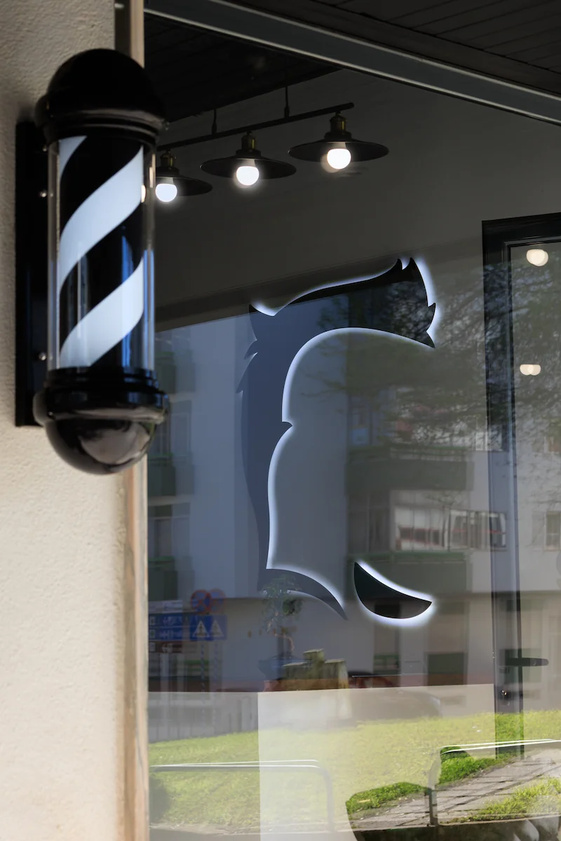 Detalhe da fachada da Escape Barbershop
